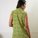 Ira v neck cotton dress - Lime green paisley (Attached sleeves)